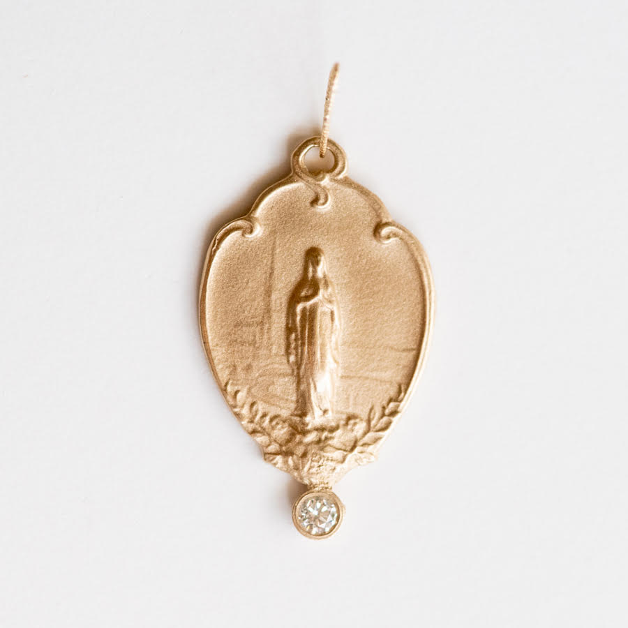 Mary oval pendant - Joanie Schwarz
